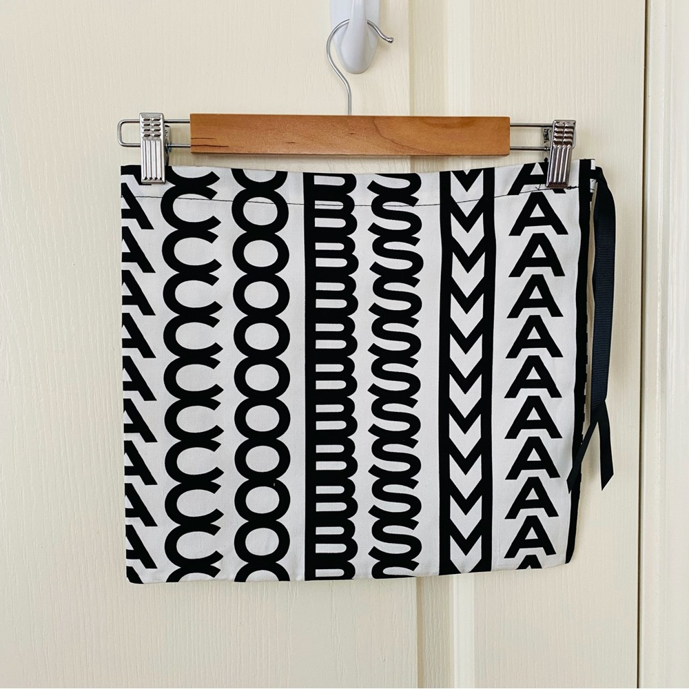 New Marc Jacobs Black/White Monogram Drawstring Closure Medium Size Dust Bag - Picture 3 of 3